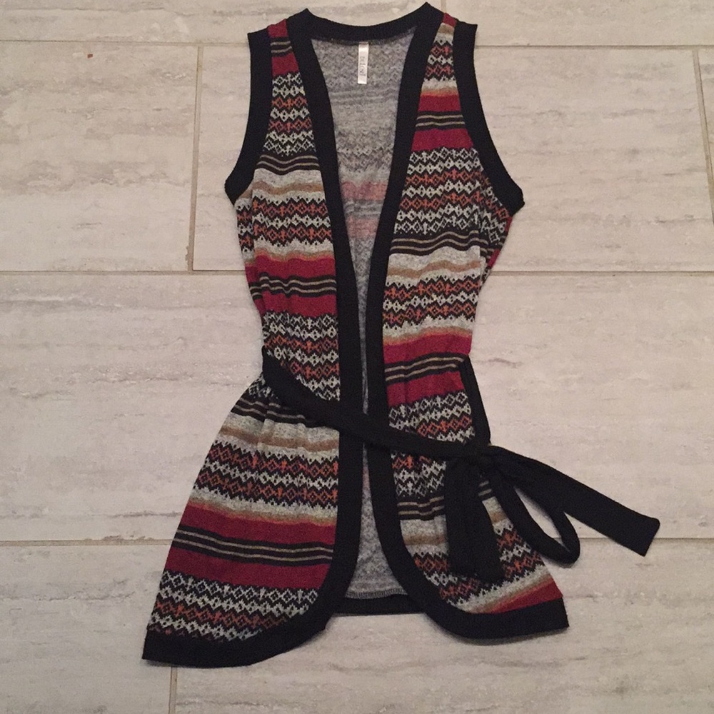 D’Closet tribal print vest